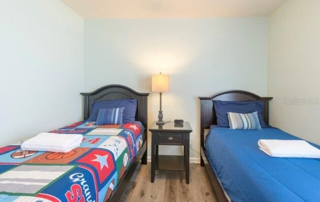 Building Photo - 8121 Fan Palm Way