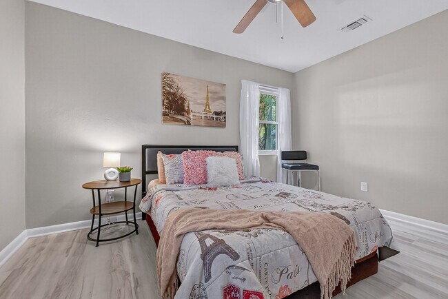 Building Photo - 901 S Madison Dr