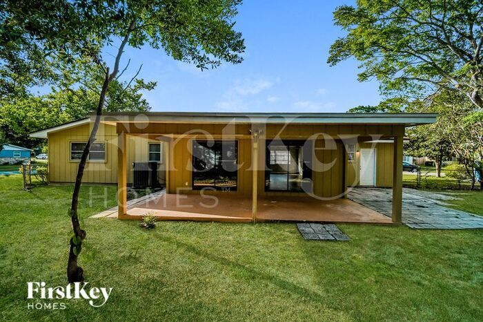Building Photo - 207 Lily Rd