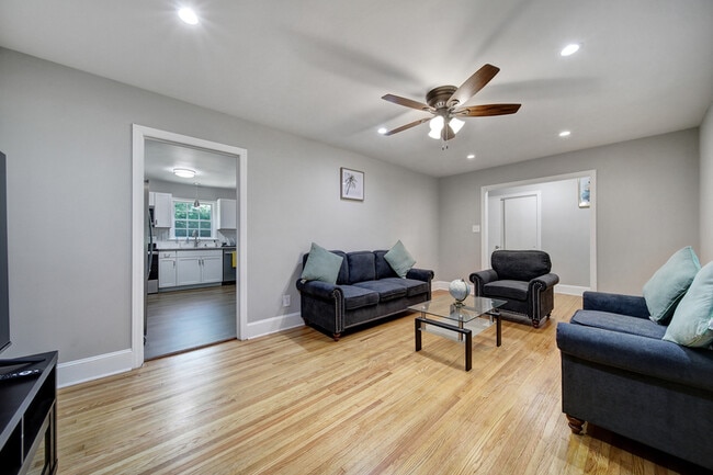 Building Photo - 6215 Robinson Church Rd