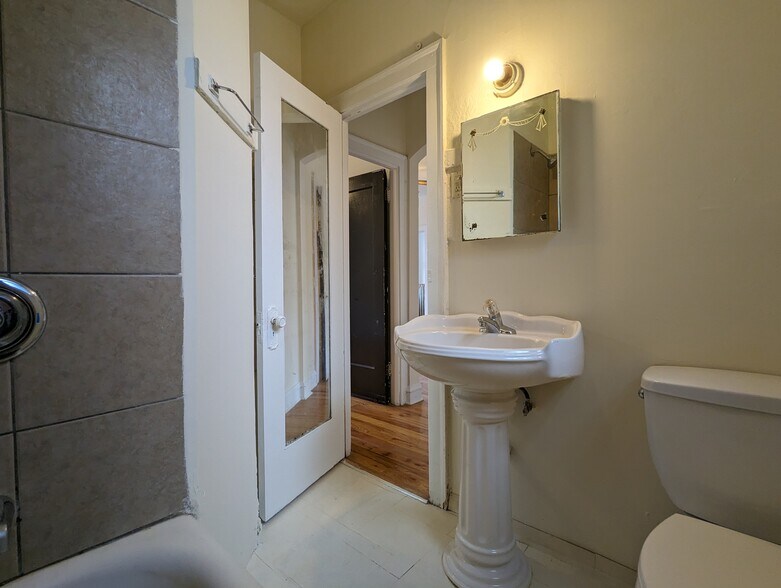 Building Photo - 4857 N Damen Ave