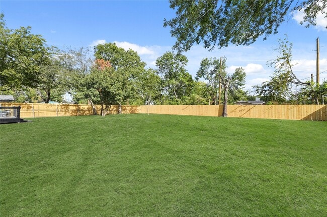 Building Photo - 205 Raymond St