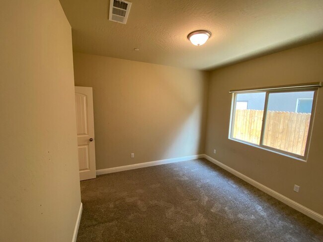 Building Photo - Lovely Newer Home with solar included.