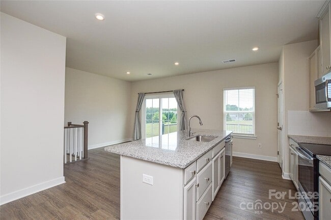 Building Photo - 9833 Oaklawn Blvd NW