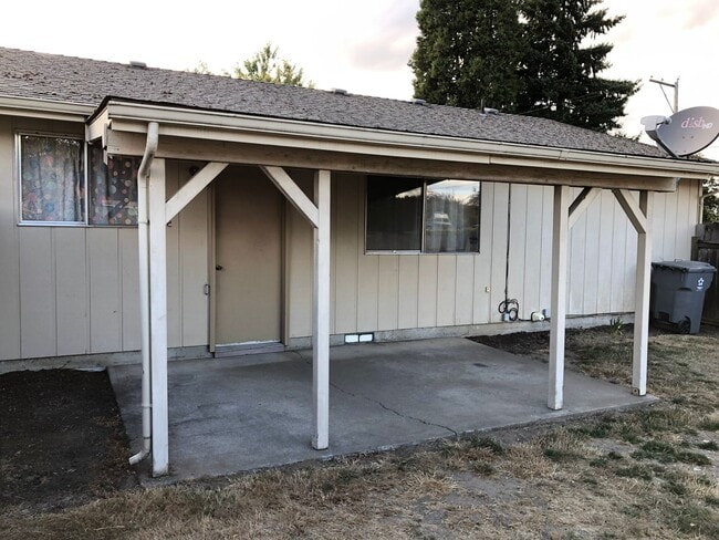 Building Photo - David Drive Duplex