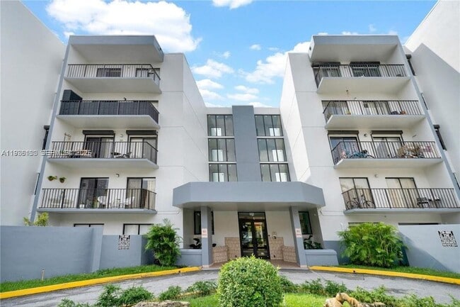 Building Photo - 1820 W 53rd St