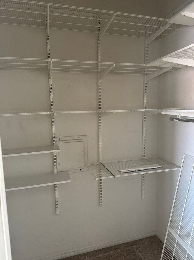 Building Photo - 2 BR/2BA Kensington Condominium with Garage