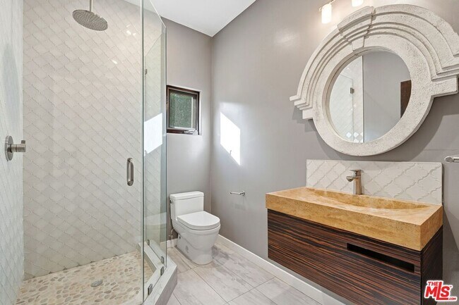 Building Photo - 5995 Saturn St