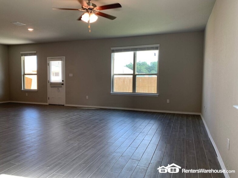 Building Photo - 252 Kinsley Wy