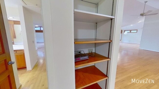 Building Photo - 2323 Ridgefield Dr