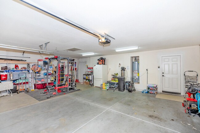 Building Photo - Pool home for rent June 1, 2025
