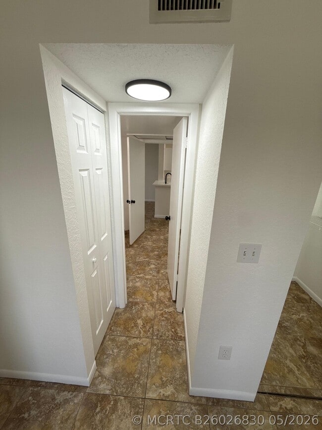 Building Photo - 2851 N Oakland Forest Dr