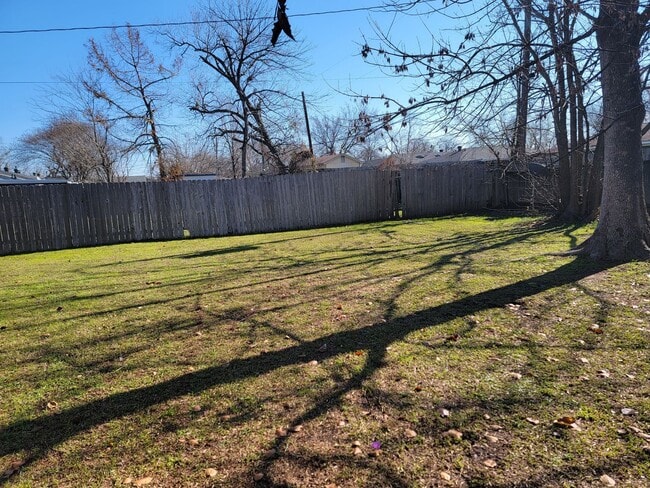 Building Photo - 3 Bedroom 1 Bath Home