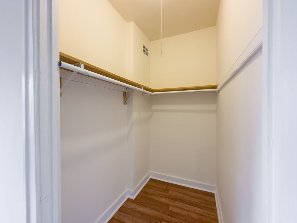 Building Photo - 2536 N Sawyer Ave