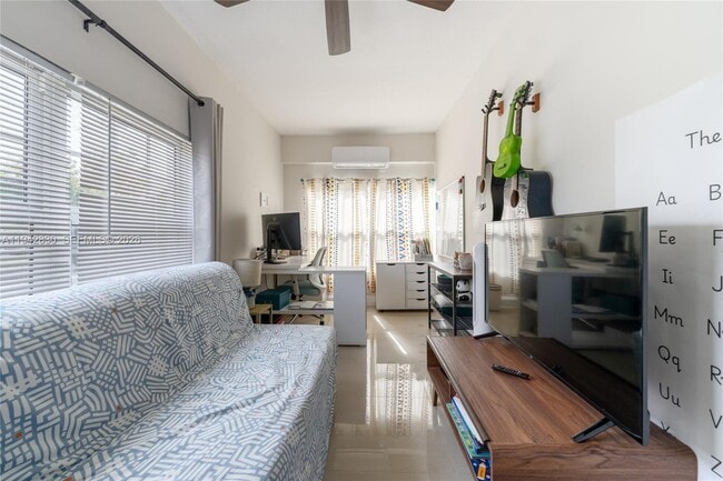 Building Photo - 320 S 28th Ave