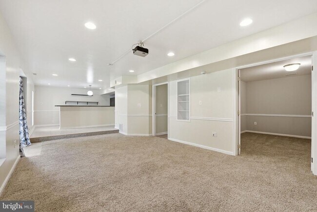 Building Photo - 11 St Marks Ct