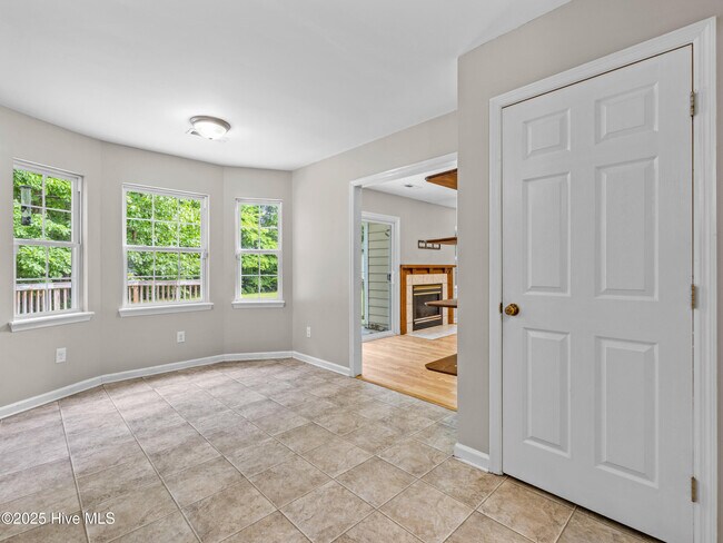 Building Photo - 882 Pine Valley Rd
