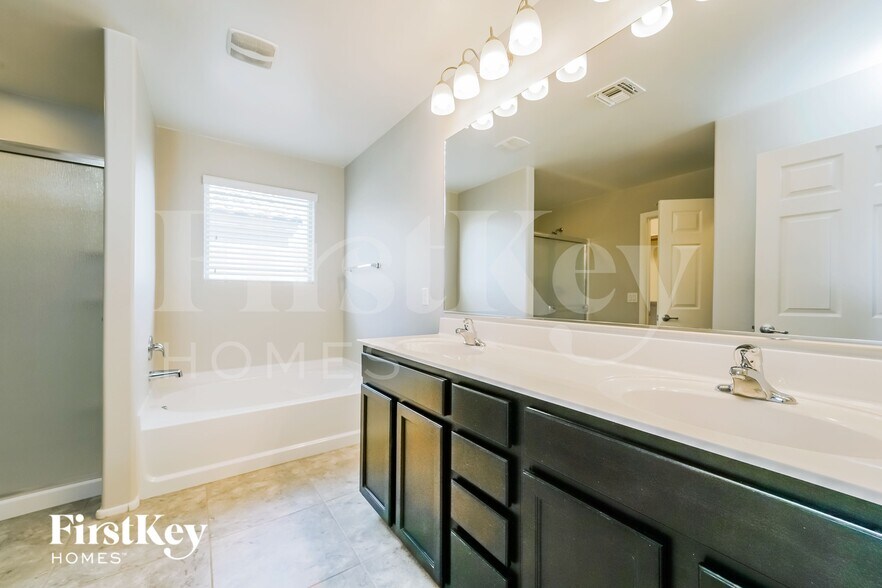 Building Photo - 12239 E Metz Dr