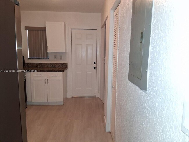 Building Photo - 18330 SW 102nd Pl