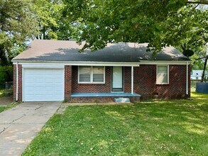 Building Photo - 2 Bedroom 1 Bathroom House