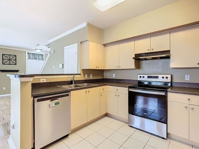 Building Photo - 2 Bedroom 2 Bathroom Townhome is Siena at ...