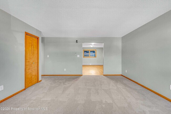 Building Photo - 809 Moosic Rd