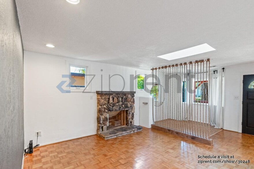 Building Photo - Unit