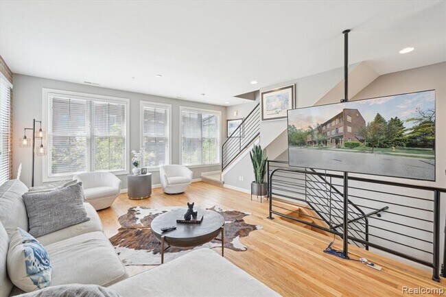 Building Photo - 537 Lewis St