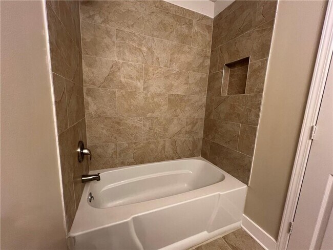 Building Photo - 550 Oglesby Bridge Rd SE