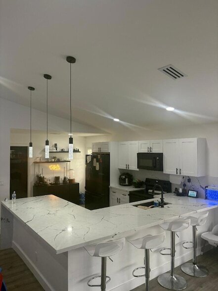 Building Photo - 8520 Tourmaline Blvd
