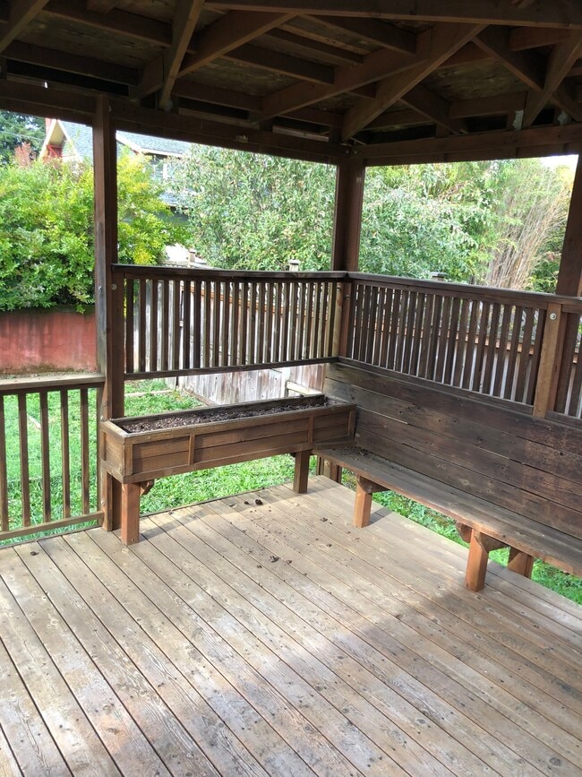 Building Photo - 6609 N Omaha Ave