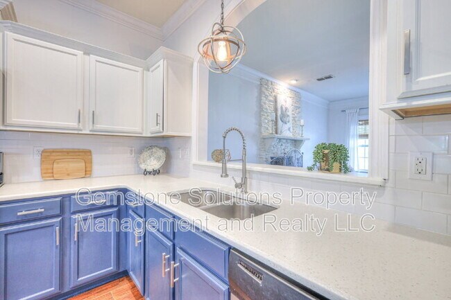 Building Photo - 1008 Beverly Ln