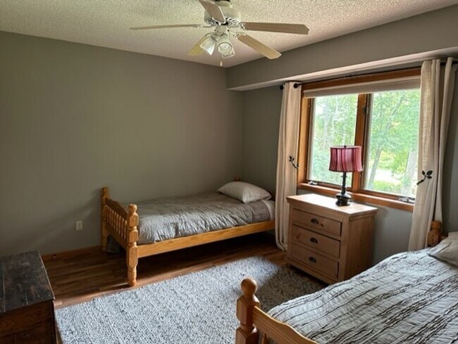 Building Photo - 4 Bedrooms, 3 Bathrooms Fully Furnished La...