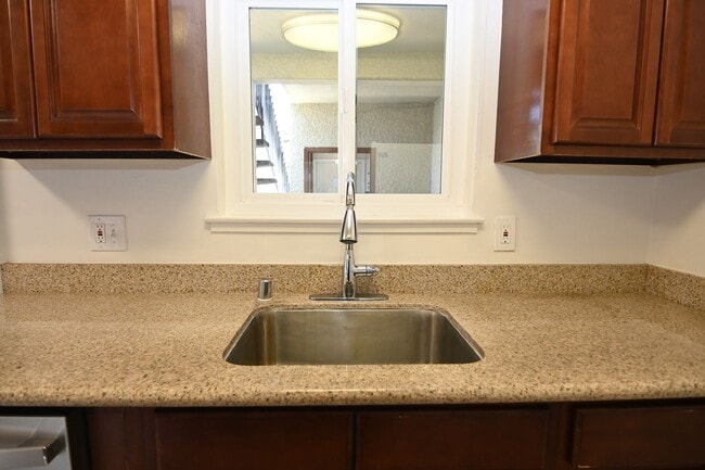 Building Photo - 460 Richfield Dr