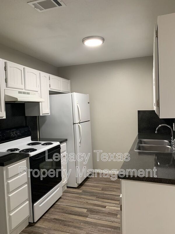Building Photo - 1410 Courtney Pl