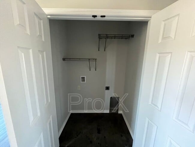 Building Photo - 618 Easton Dr