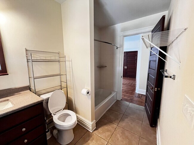 Building Photo - 1921 Frankfort Ave