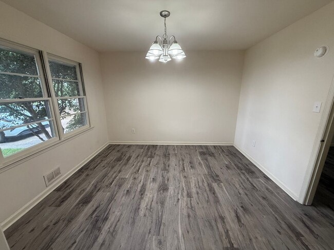Building Photo - Spacious 3 Bedroom Home – East Side Athens