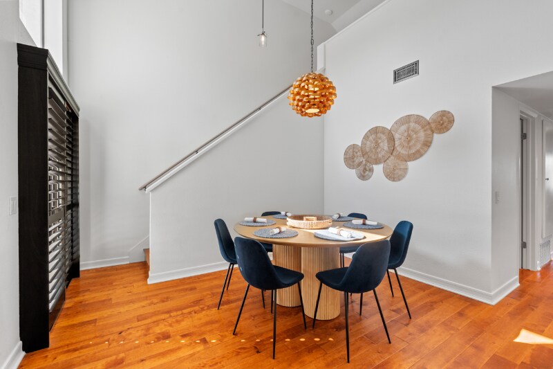 Building Photo - 526 Via De La Valle