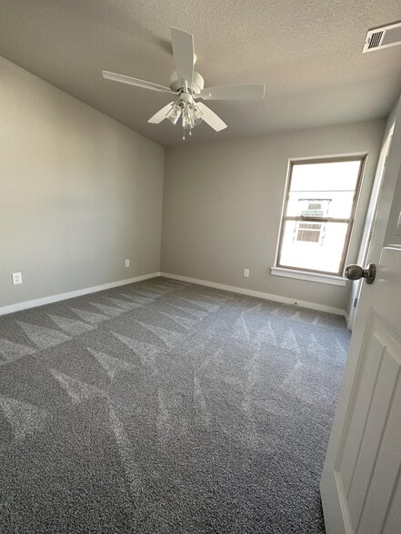 Building Photo - 451 Rama St