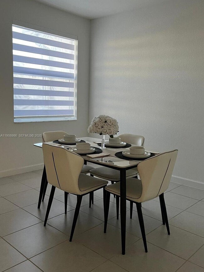 Building Photo - 2894 SE 26th Ter