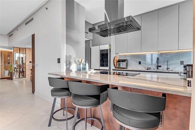 Building Photo - 20281 E Country Club Dr