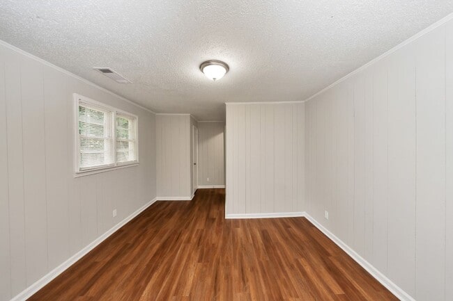 Building Photo - Stylish 4BR/2BA Home in Tuscaloosa – Moder...