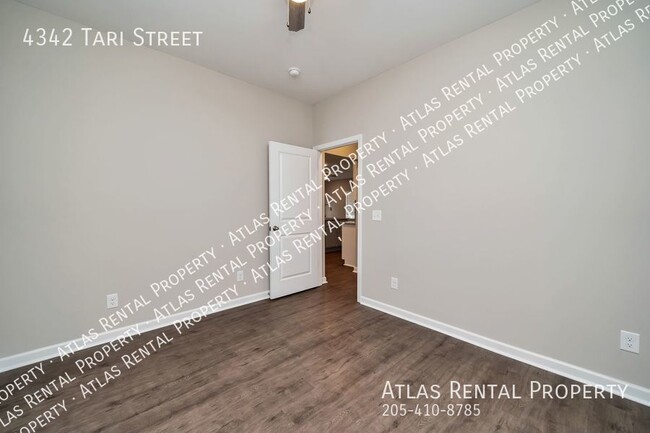 Building Photo - 4342 Tari St