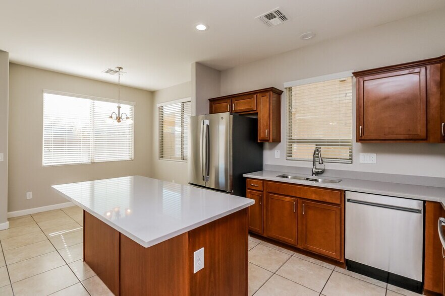 Building Photo - 5019 E Iolite St