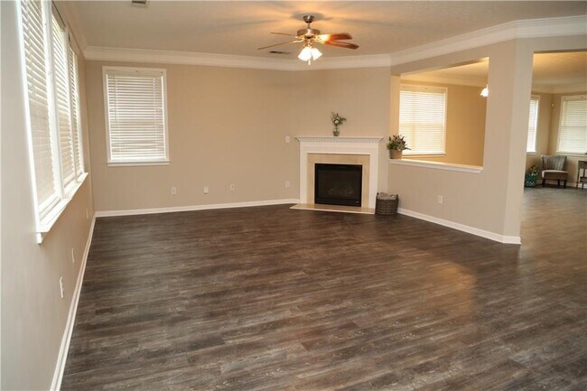 Building Photo - 173 Parkmont Ct