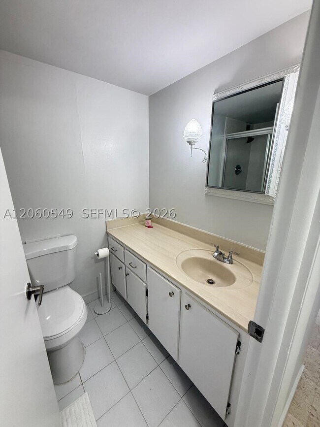 Building Photo - 6039 Collins Ave