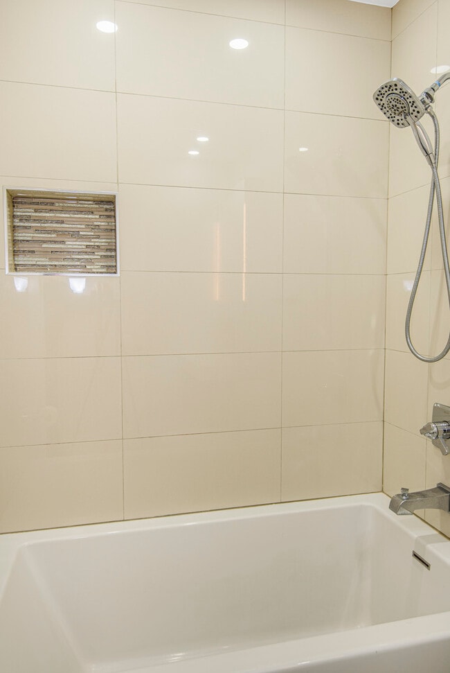 Building Photo - 1168 Middlebury Ln