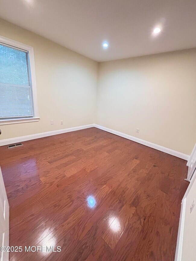 Building Photo - 258 Teasdale Pl