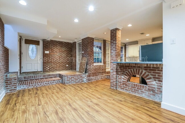 Building Photo - 869 Briarcliff Rd NE